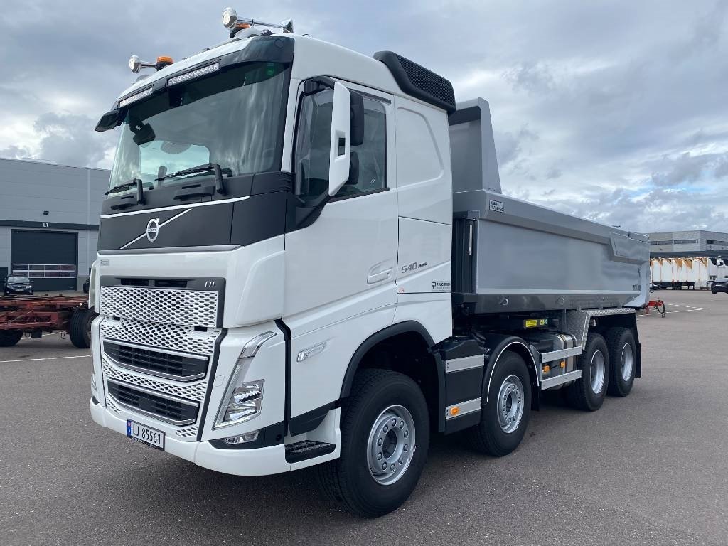 Truck Volvo 540 8x4 Tridem