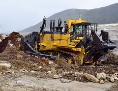 Komatsu D375A-3