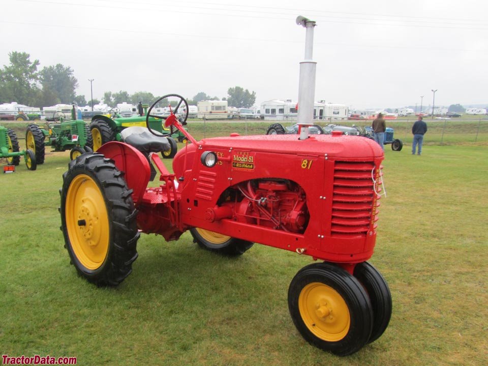Tractor Massey Harris 81
