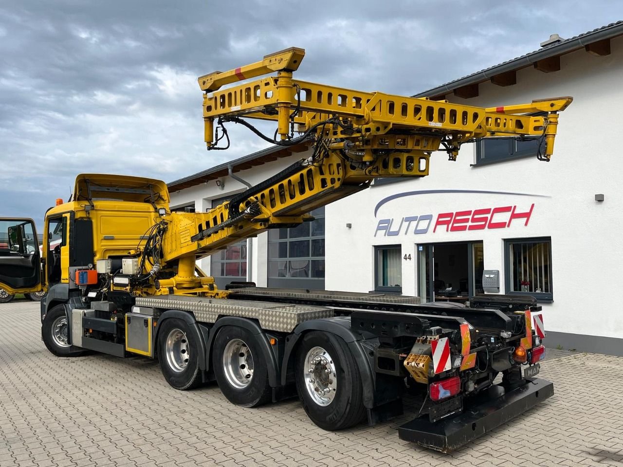Truck MAN TGS 35.480 8X4-4BL