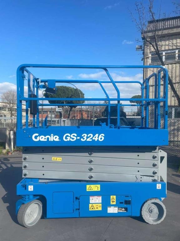 Aerial work platforms Genie GS3268RT