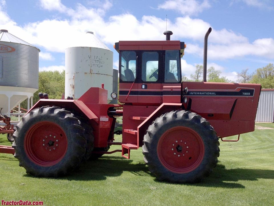 Tractor International Harvester 7588