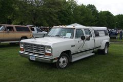 Dodge D350 RAM CREW CAB PU
