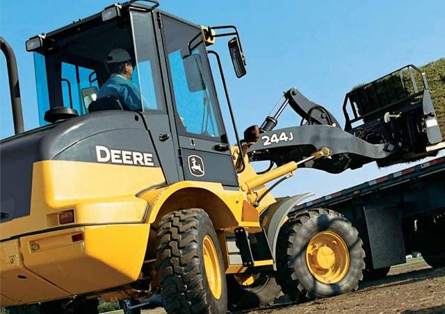 John Deere 244J