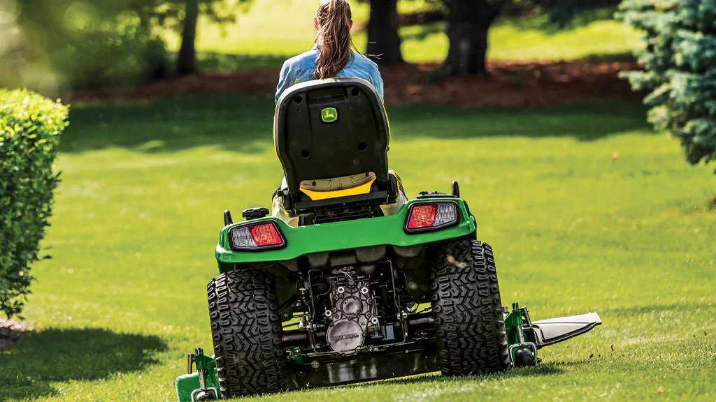 Ride-on mowers John Deere X700