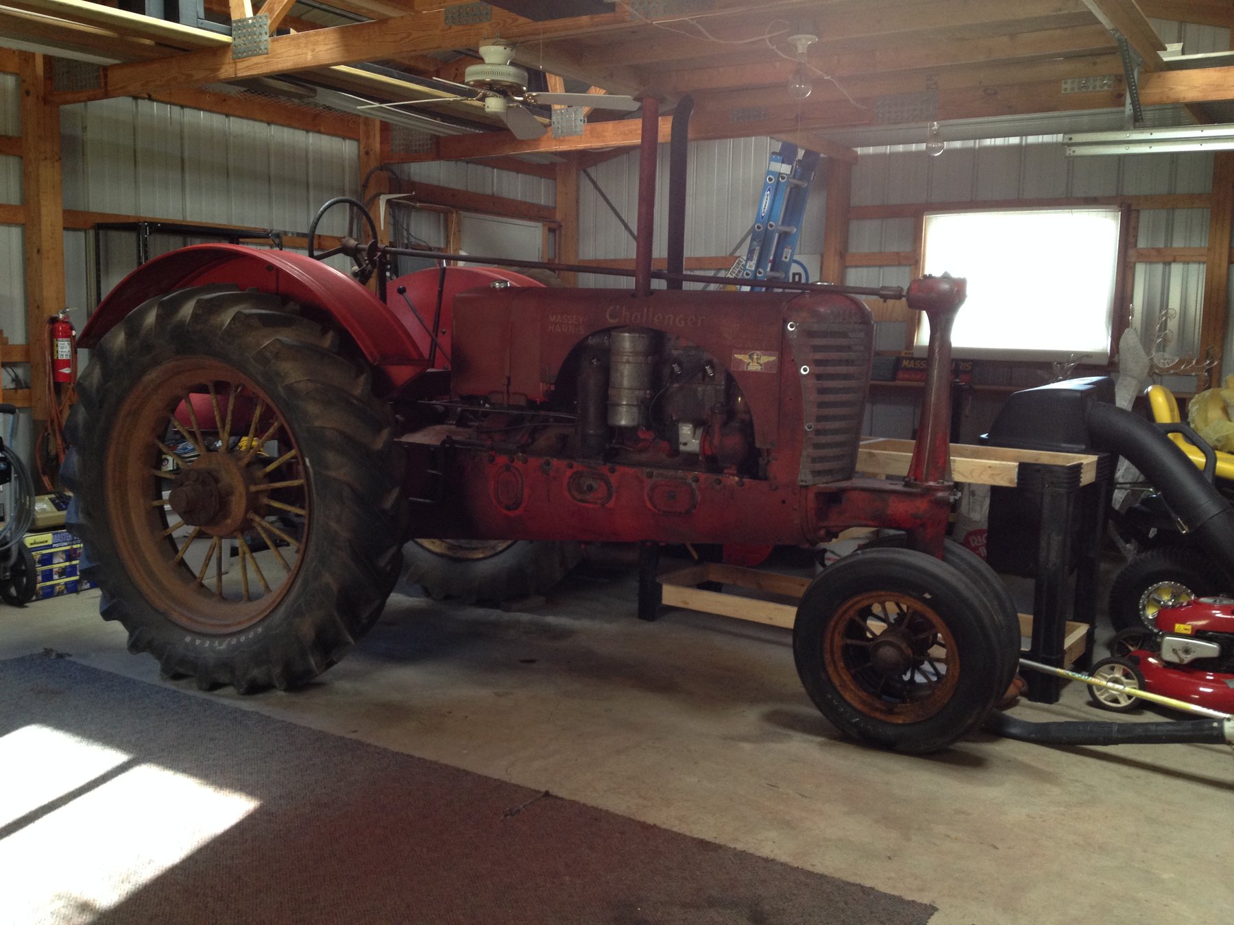Tractor Massey Harris CHALLENGER (CH)