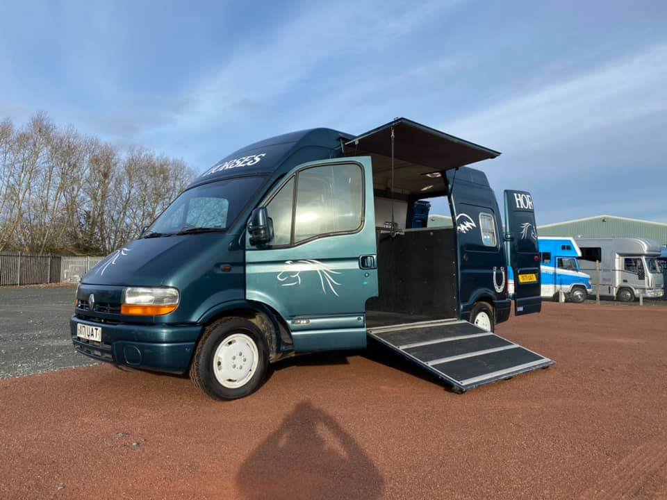Transporter Renault MASTER HORSEBOX