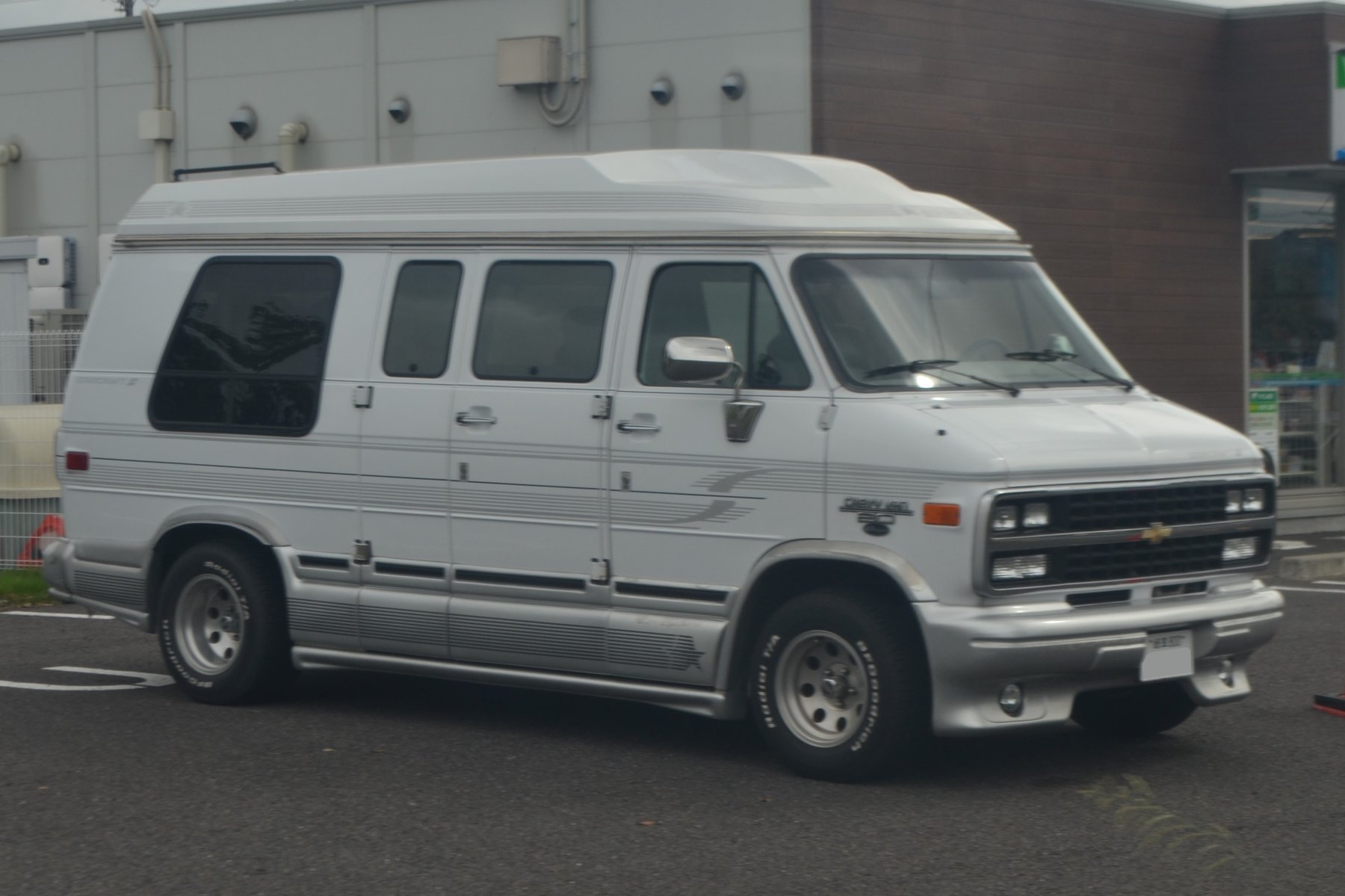 Van Chevrolet CHEVY VAN 20 SHARCRAFT