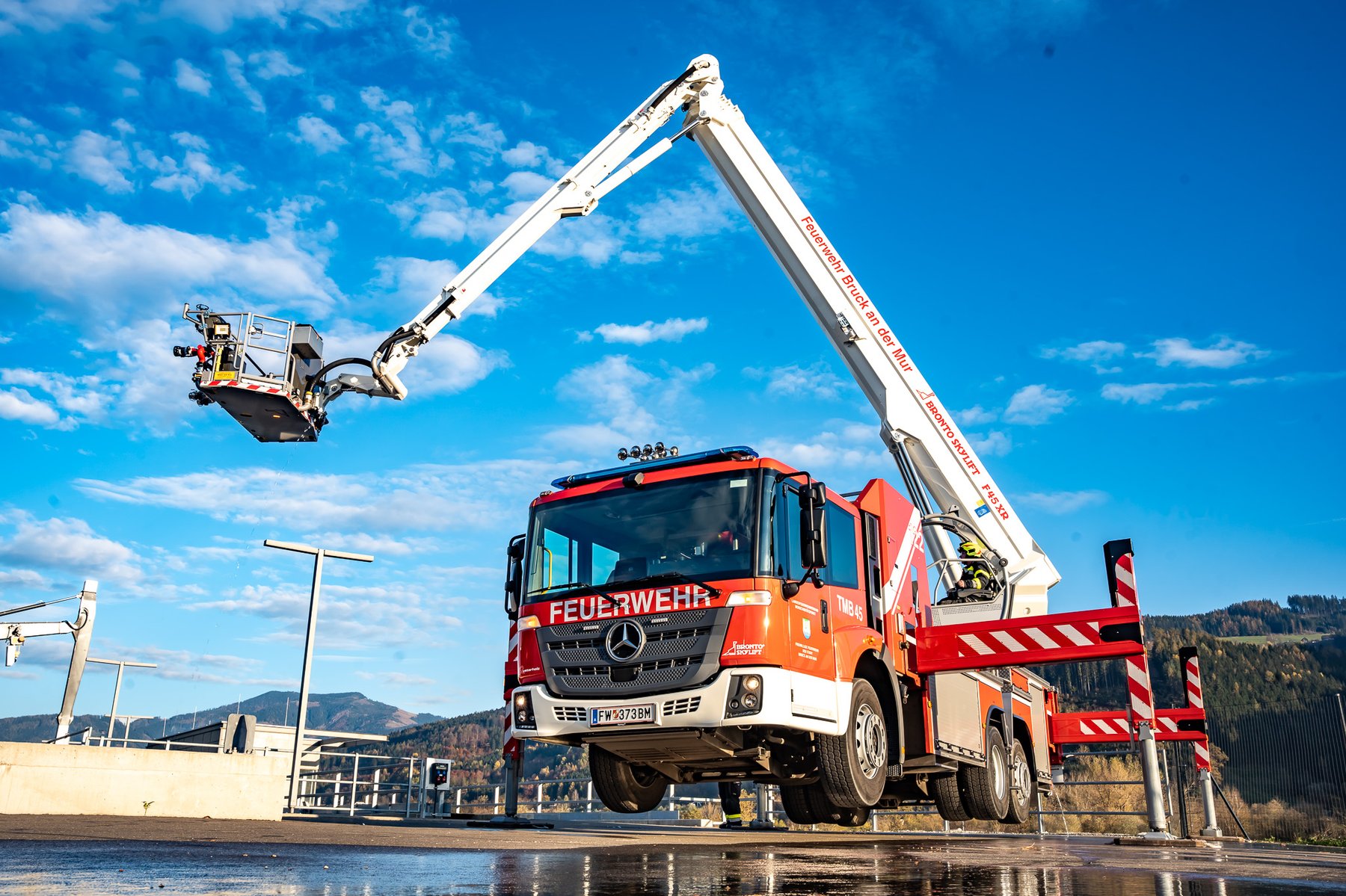 Car trailers up to 3.5 t Bronto Skylift 11-3
