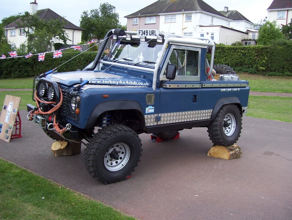 Van Land Rover LR 90