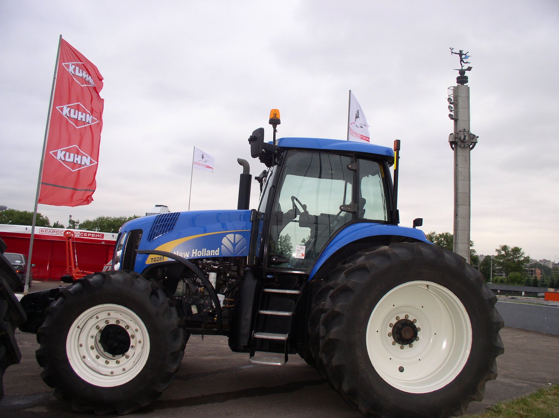 Tractor New Holland Tg285