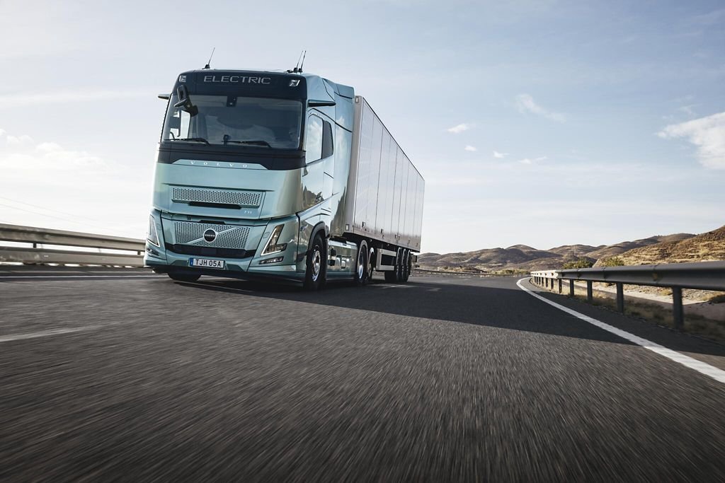 Truck Volvo 12-62RA-8121S