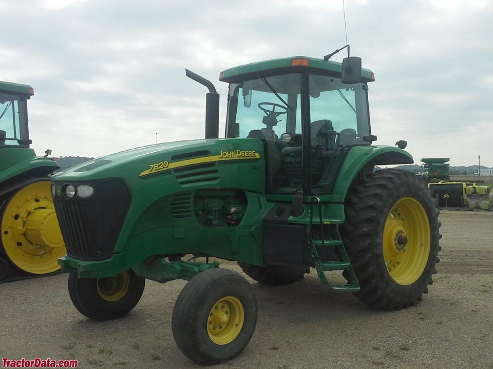 Tractor John Deere 7820 155 PTO hp MFWD