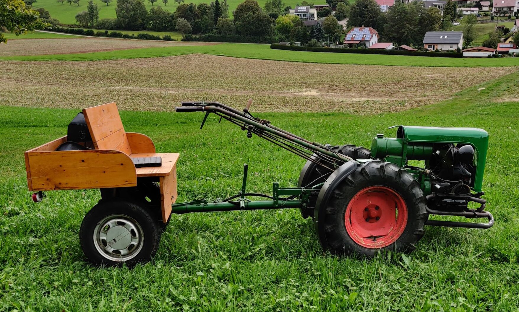 Tractor Holder R1