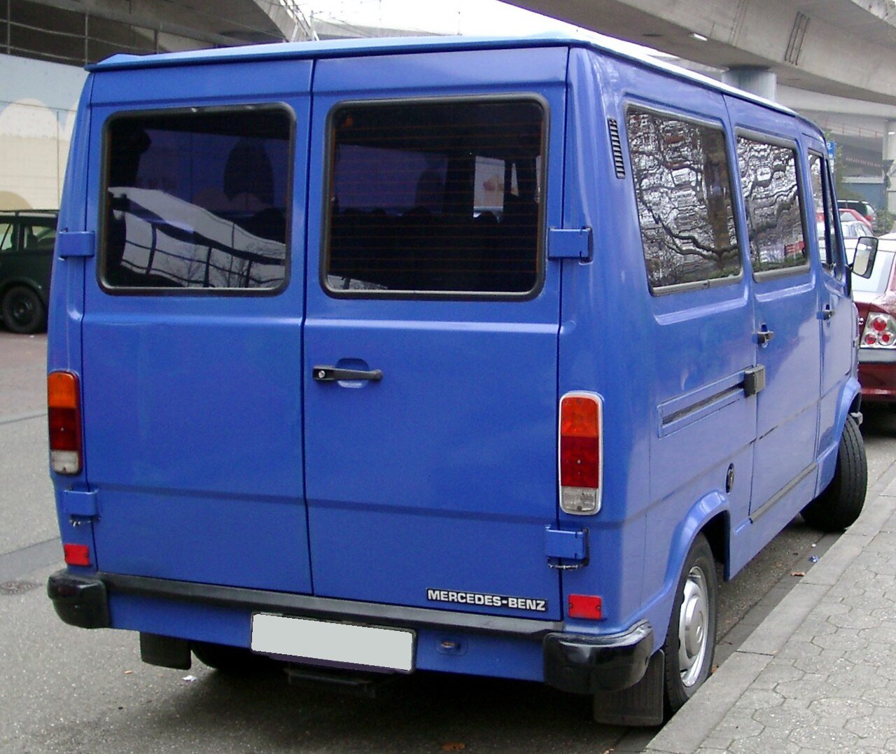 Van Mercedes Benz 207 D-601D-2.5T/3050