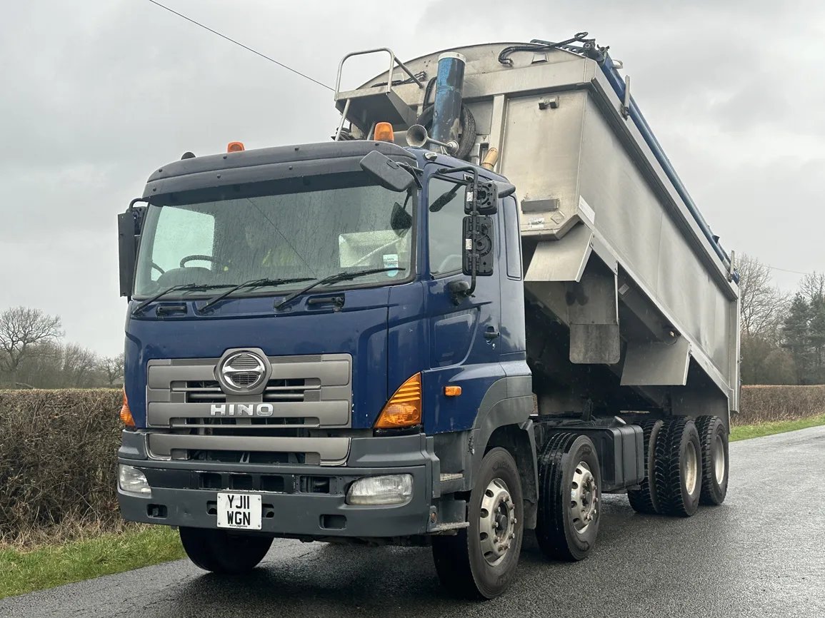 Lastwagen Hino FY 2PUKA