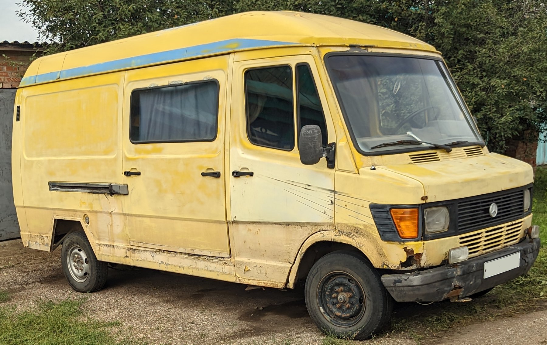 Van Mercedes Benz 210D