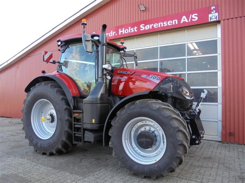 Tractor Case IH Optum 300 CVXDrive