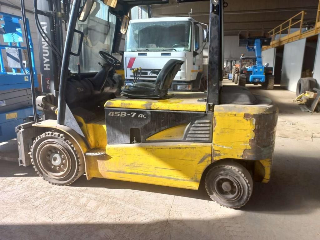 Hyundai HBF30-7