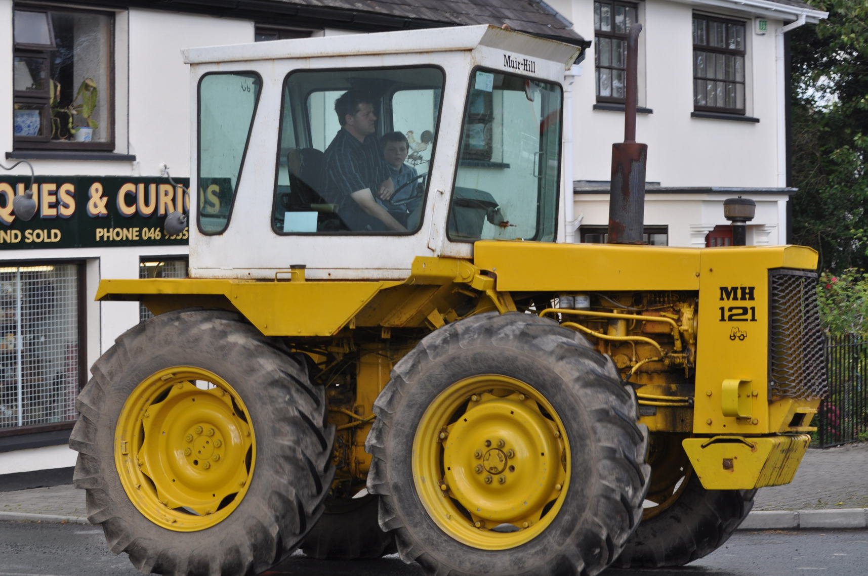 Tractor Muir Hill 110