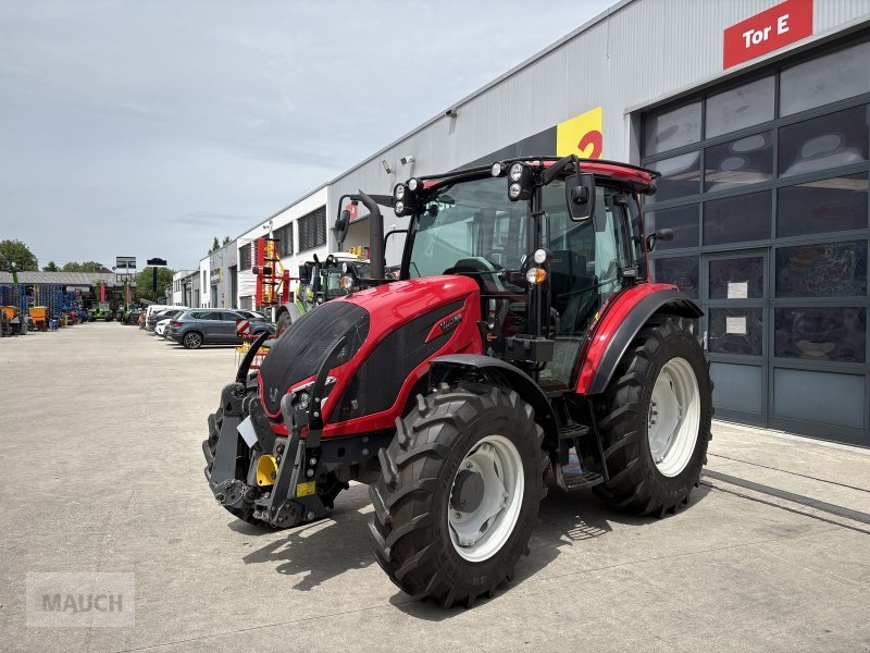 Traktor Pierre P796V