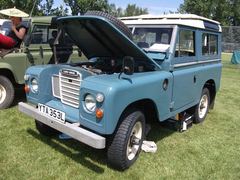 Land Rover 109 // METAL TOP