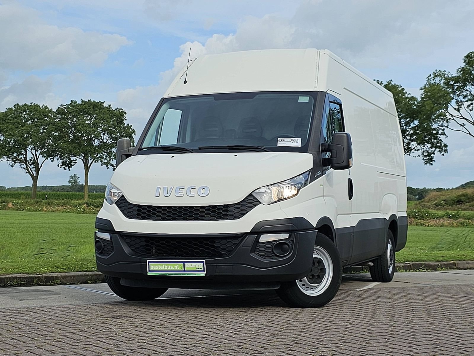 Transporter Iveco 35J15B43A41