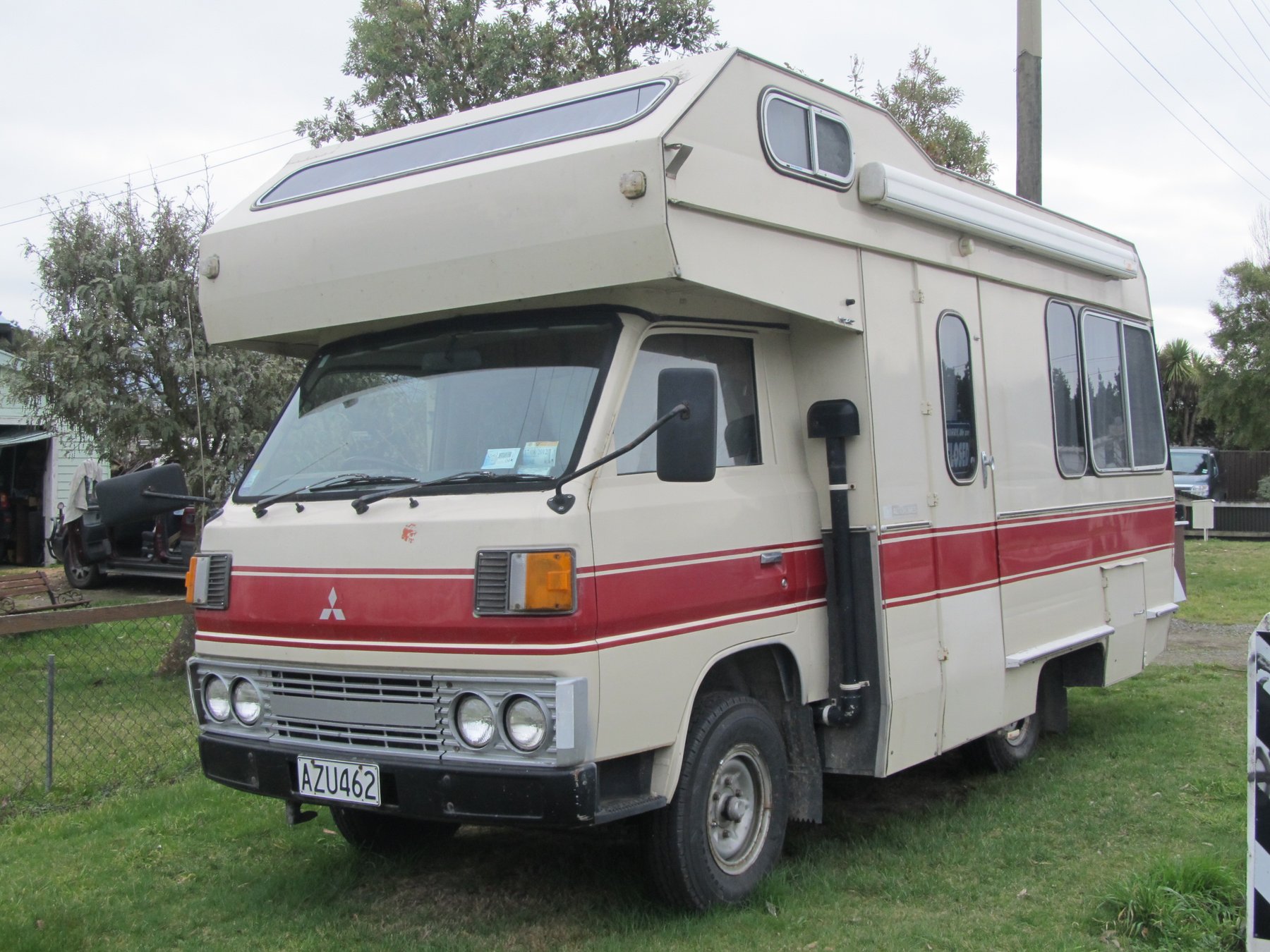 Van Mitsubishi MITSUBISHI CANTER OLB 2