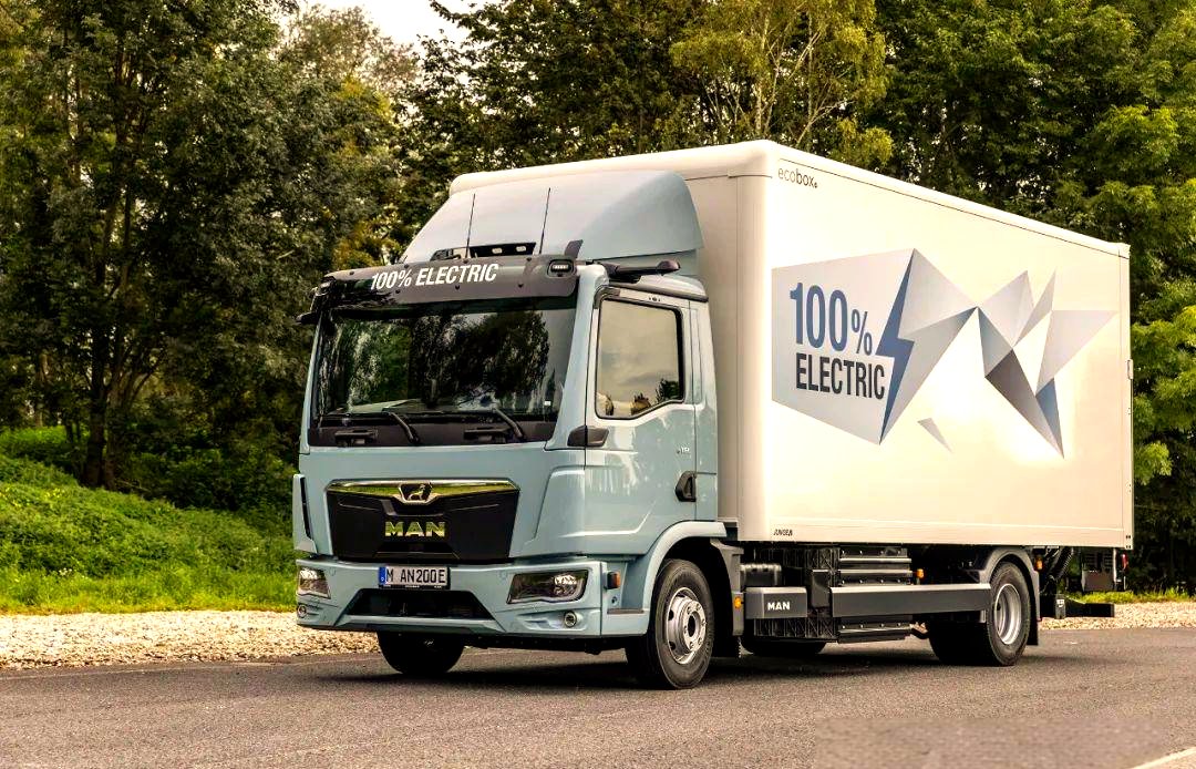 Lastwagen MAN LE220C