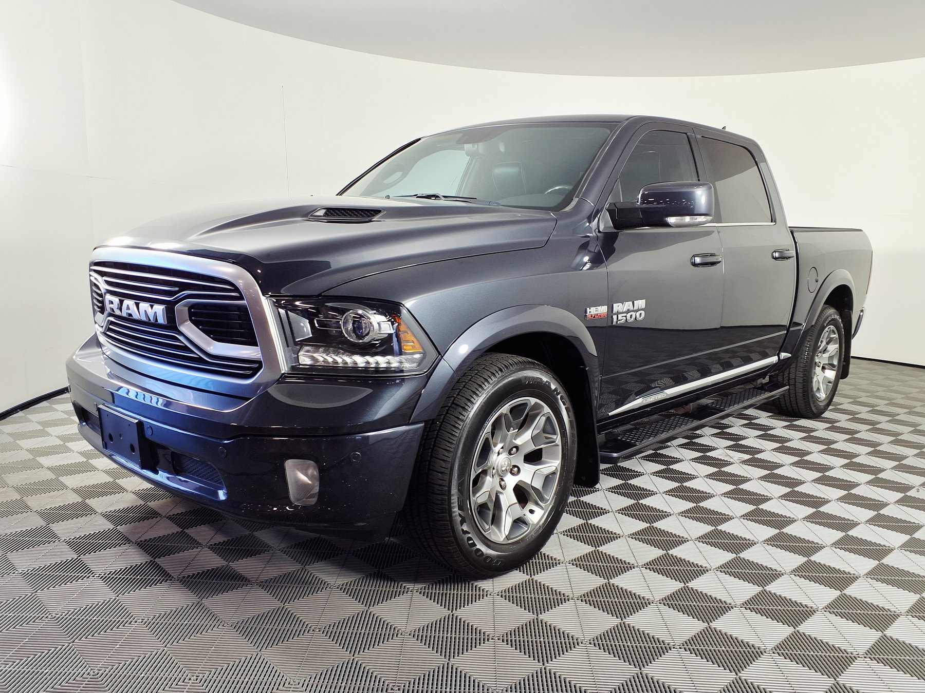 Truck Ram Laramie