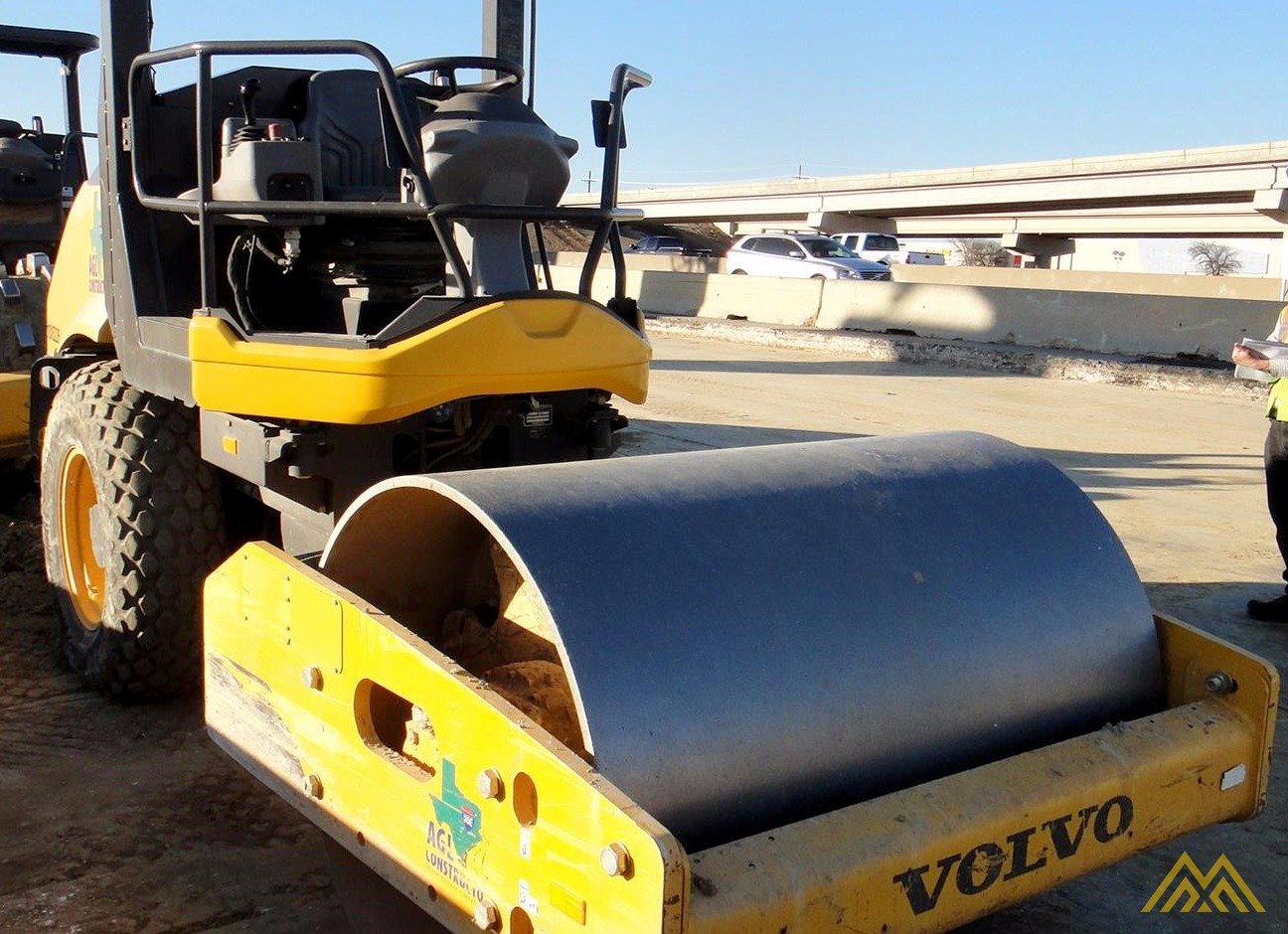 Maszyna drogowa Hypac C350D (10-14ton)
