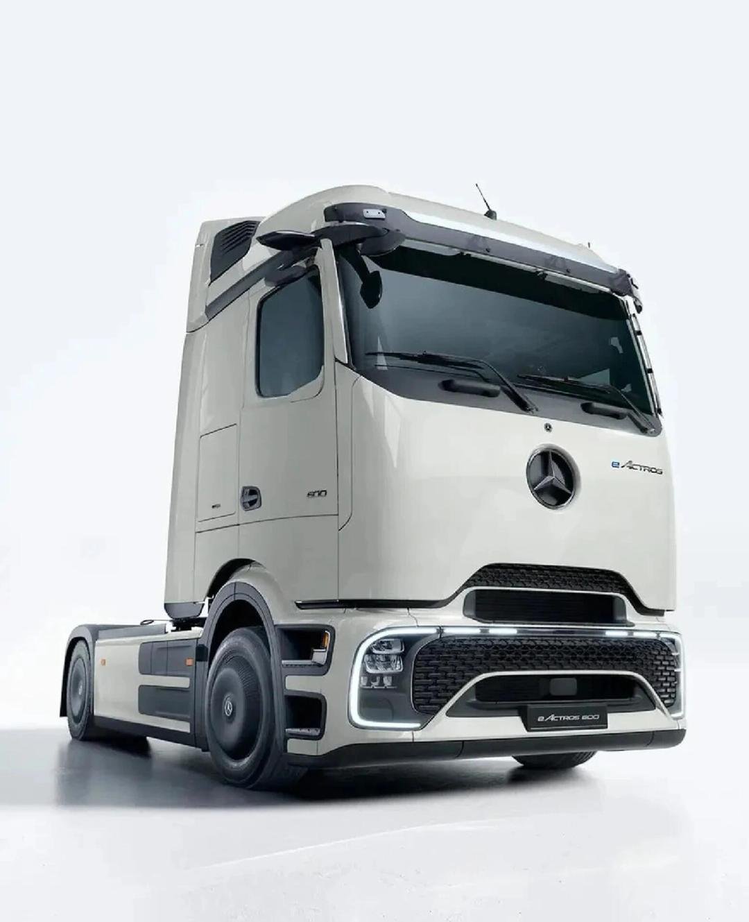 Lastwagen Mercedes Benz 0709