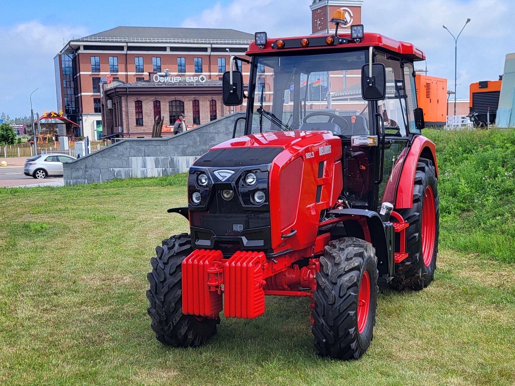 Traktor Belarus Беларус-921