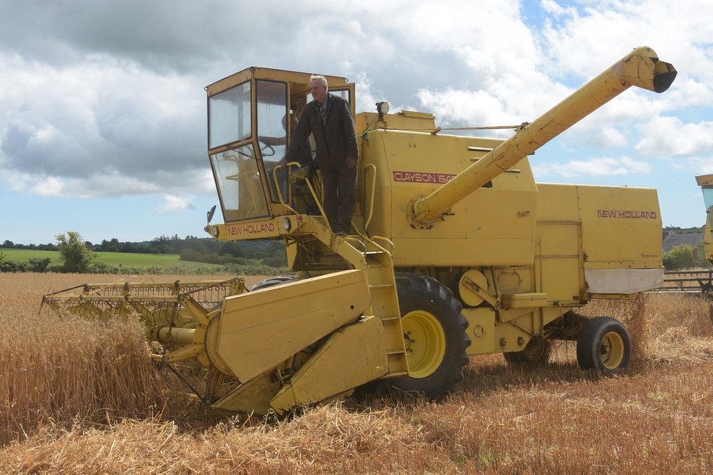 Harvester New Holland CLAYSON M 1221