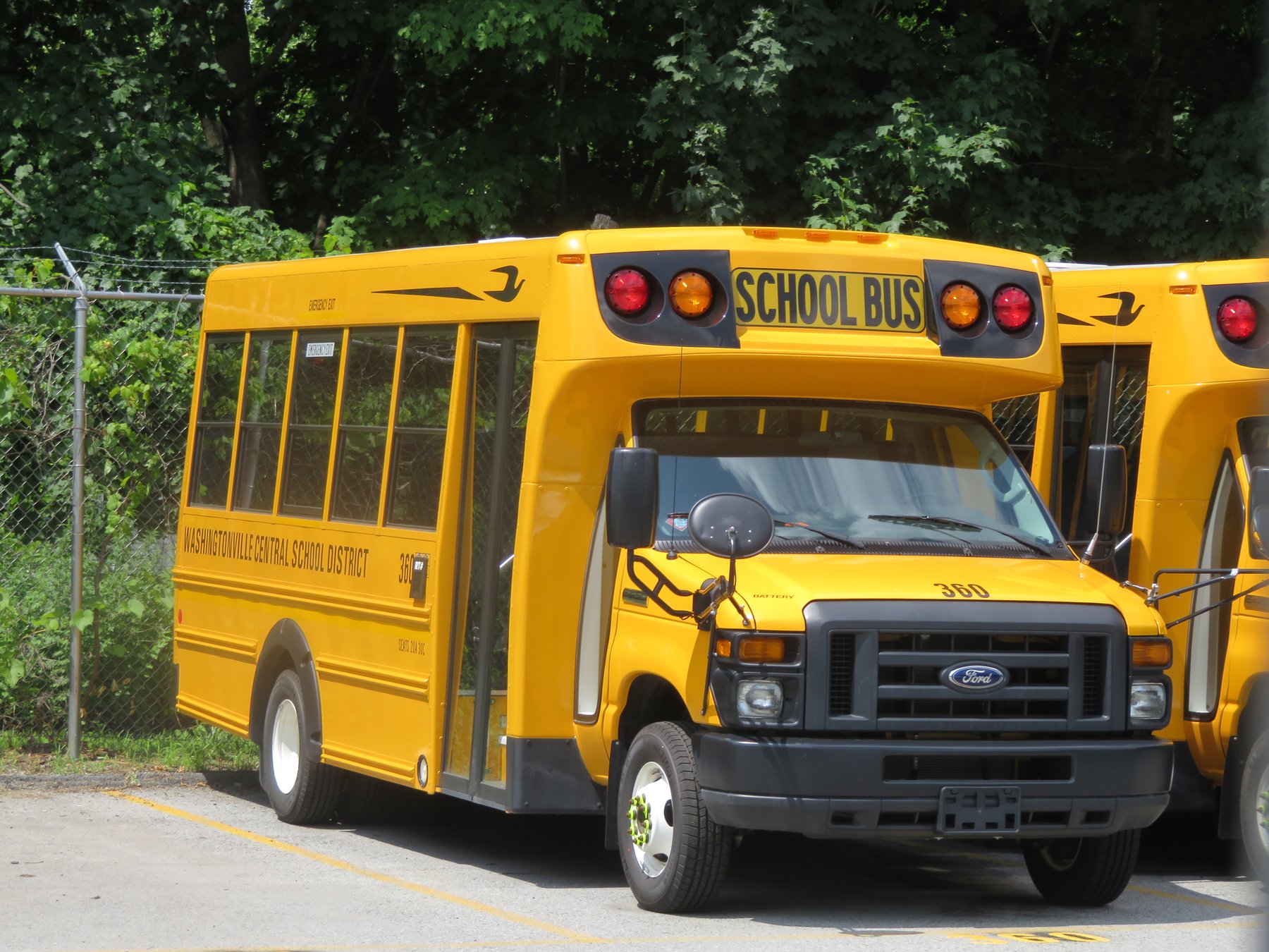 Heavy-duty on-road engines Ford Bluebird Bus