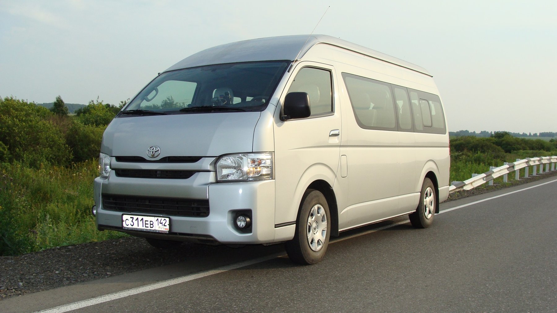 Van Toyota HIACE 2.4TD EMOTION