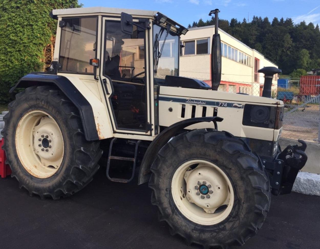 Universal 774 DT
