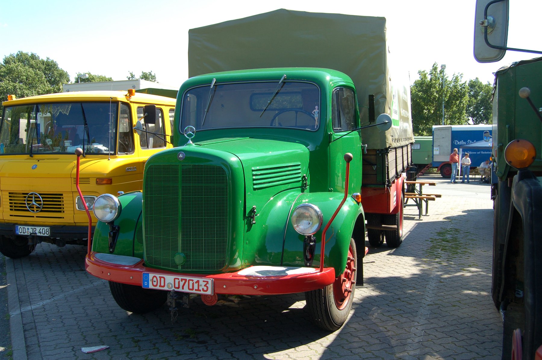 Lastwagen Mercedes Benz 358