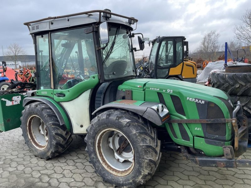 Tractor Ferrari VEGA 95 DS EP