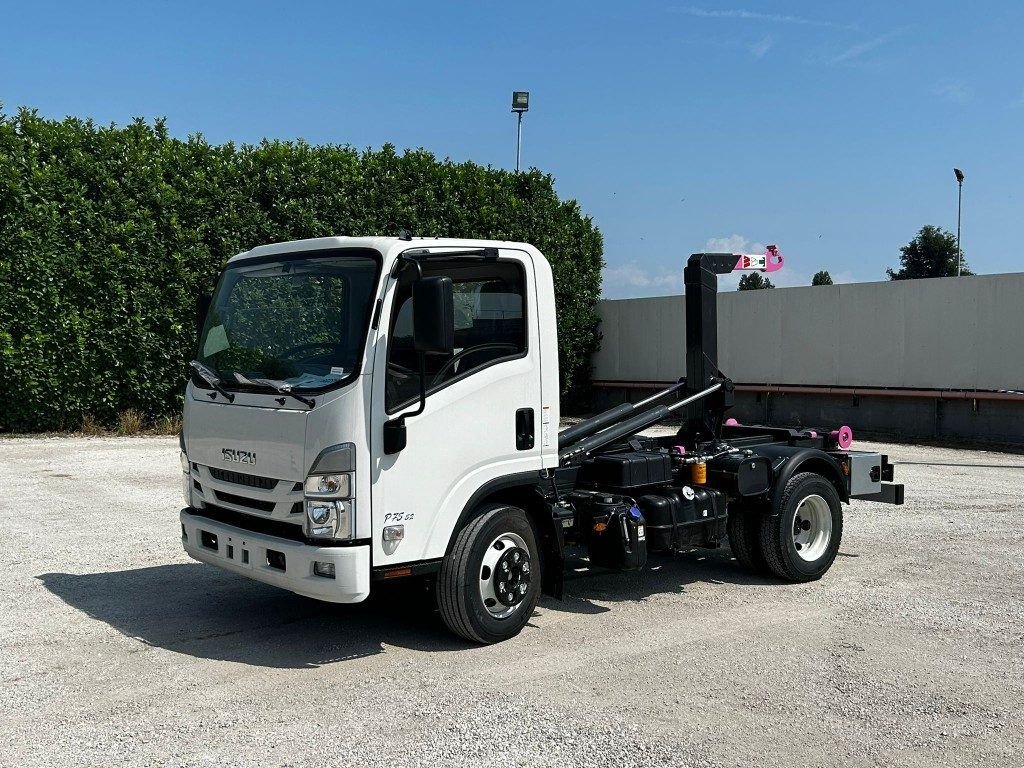 Isuzu P75