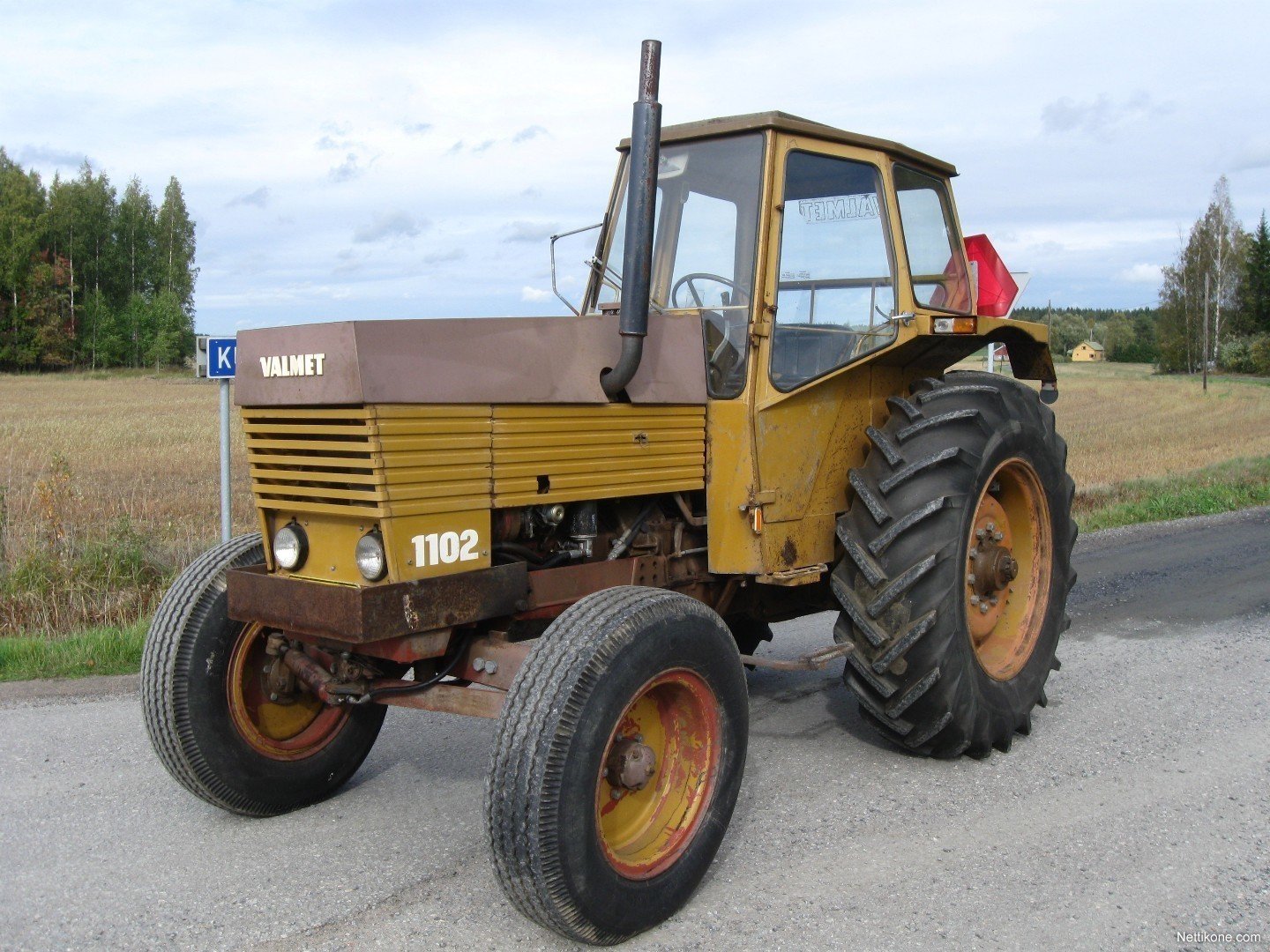 Traktor Valmet 1102