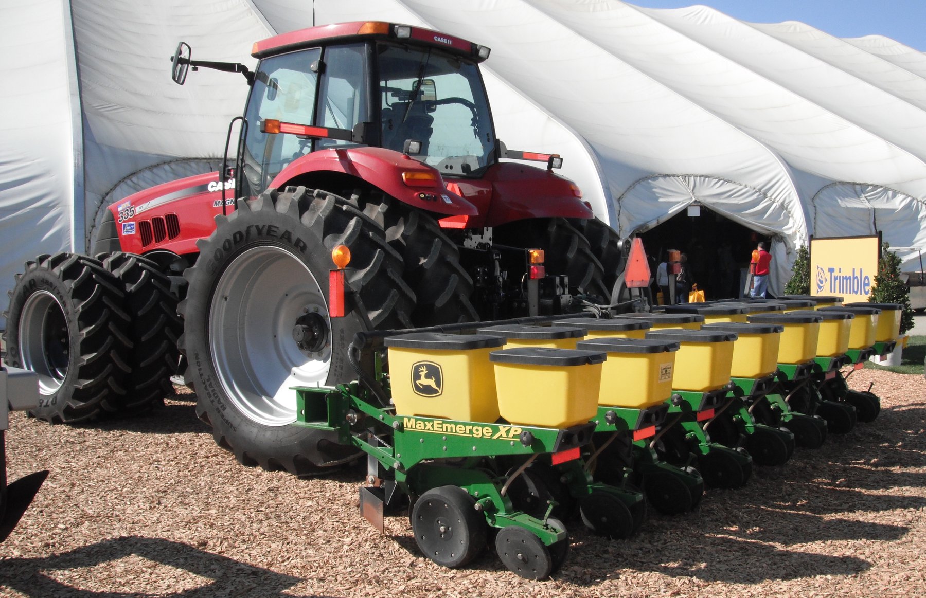 Tractor Case IH Magnum 335