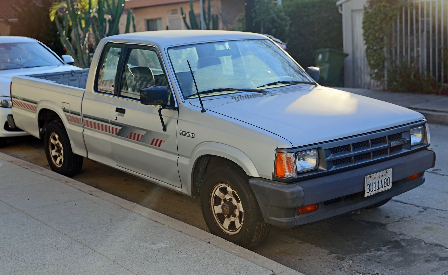 Van Mazda B2200 CAB PLUS