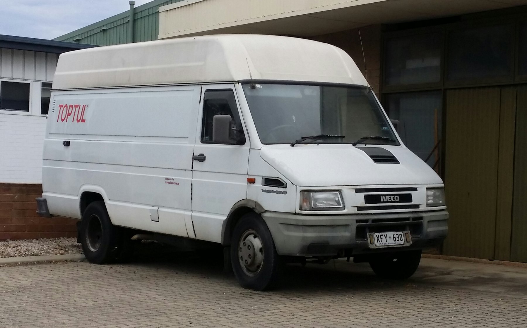 Truck Iveco 40C15V 190/395
