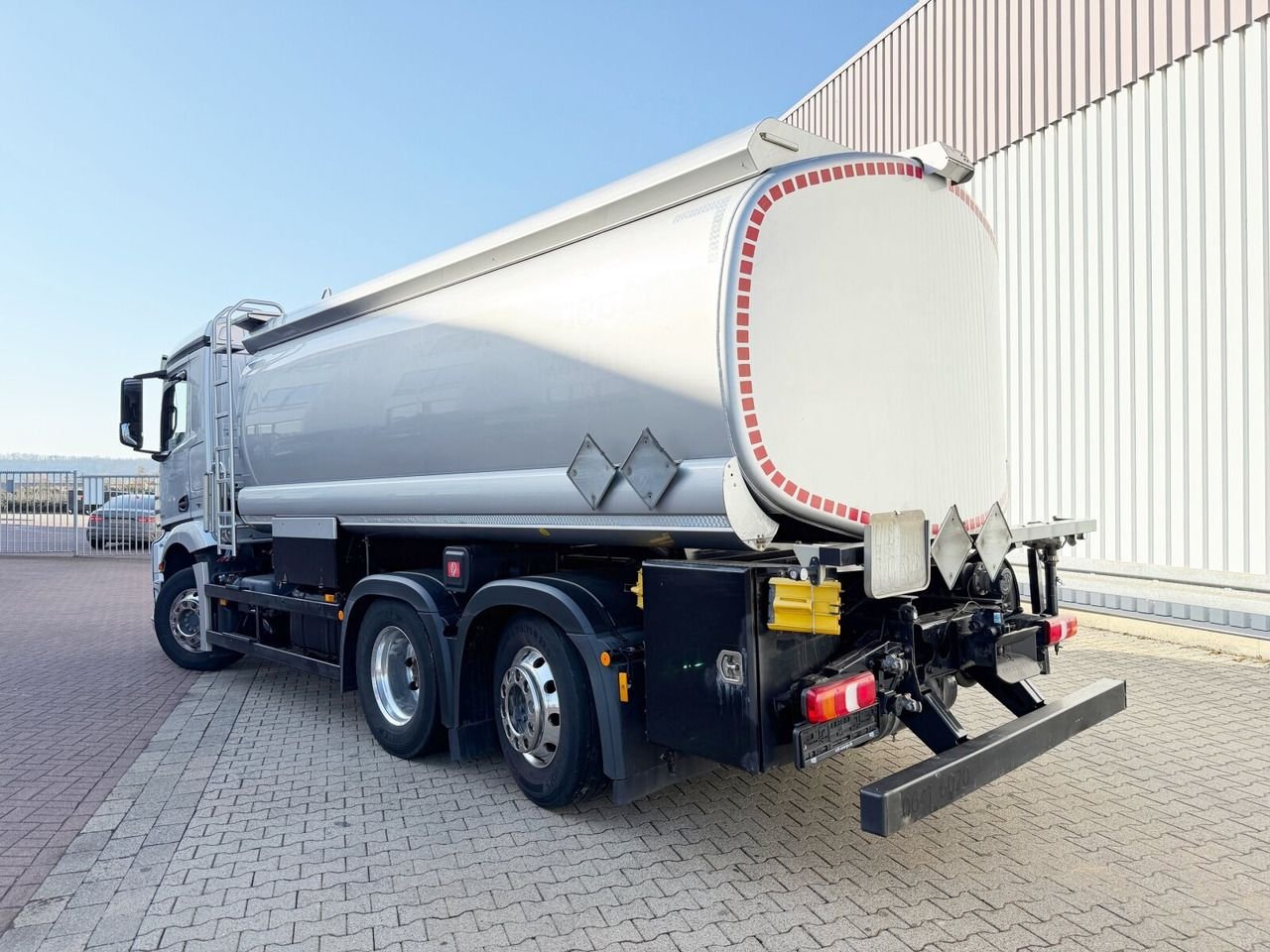 Truck Mercedes Benz 2544-NT-6X2/41O+136