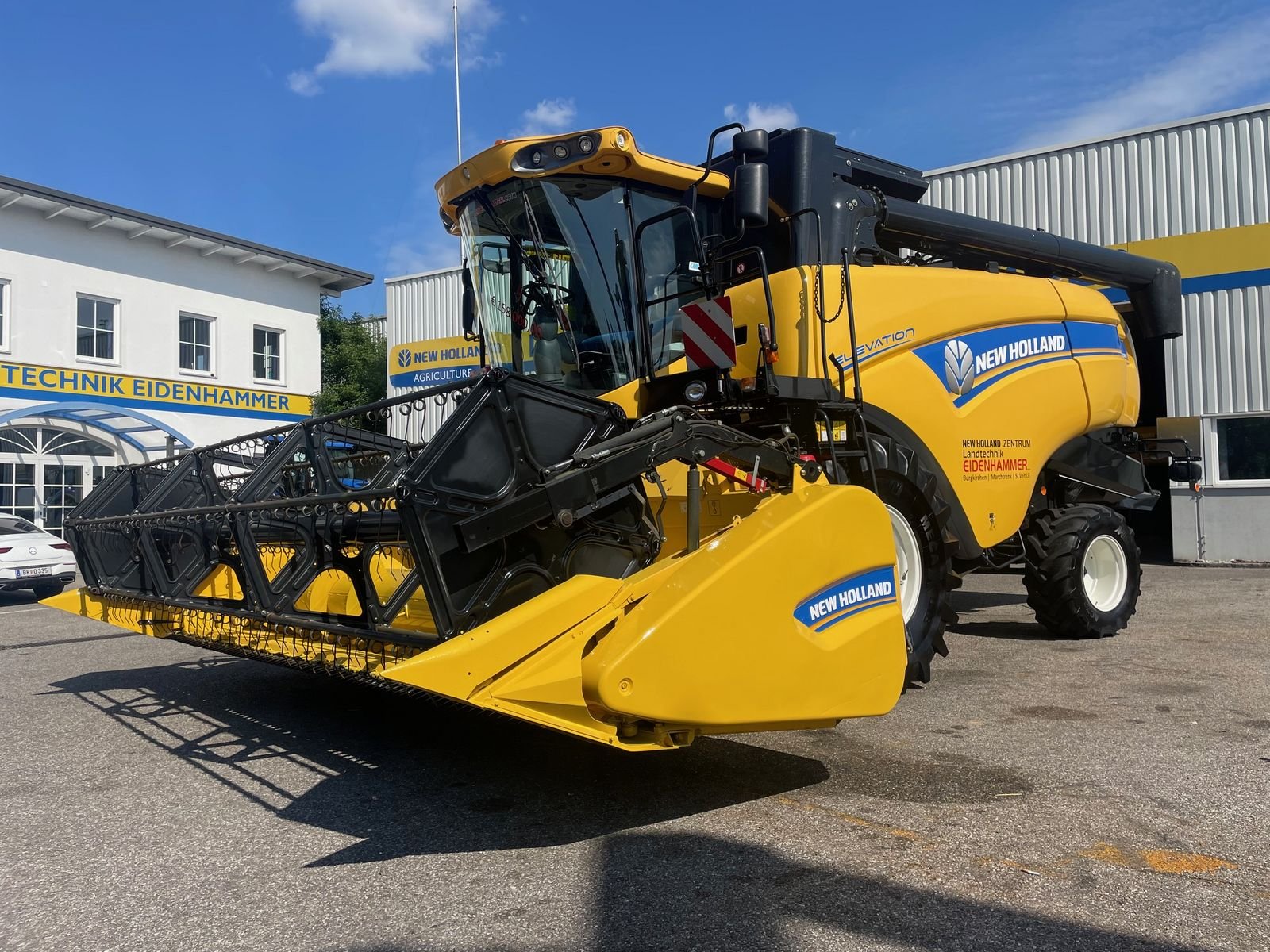 New Holland CX 5080 Elevation
