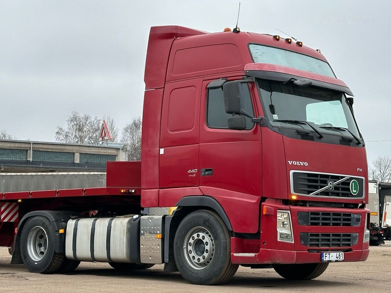 Lastwagen Volvo 440 6*4