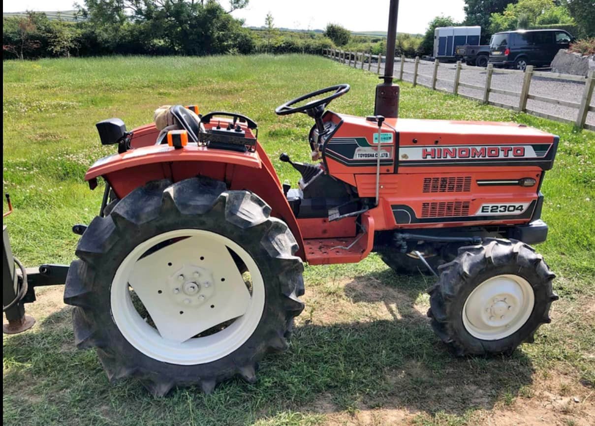 Tractor Hinomoto E2304