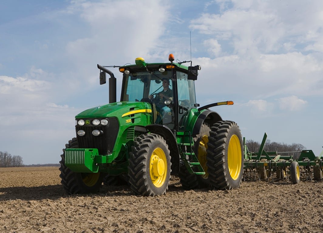 Tractor John Deere 7830 165 PTO hp MFWD