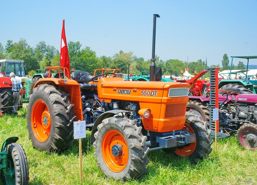Traktor Aito 550